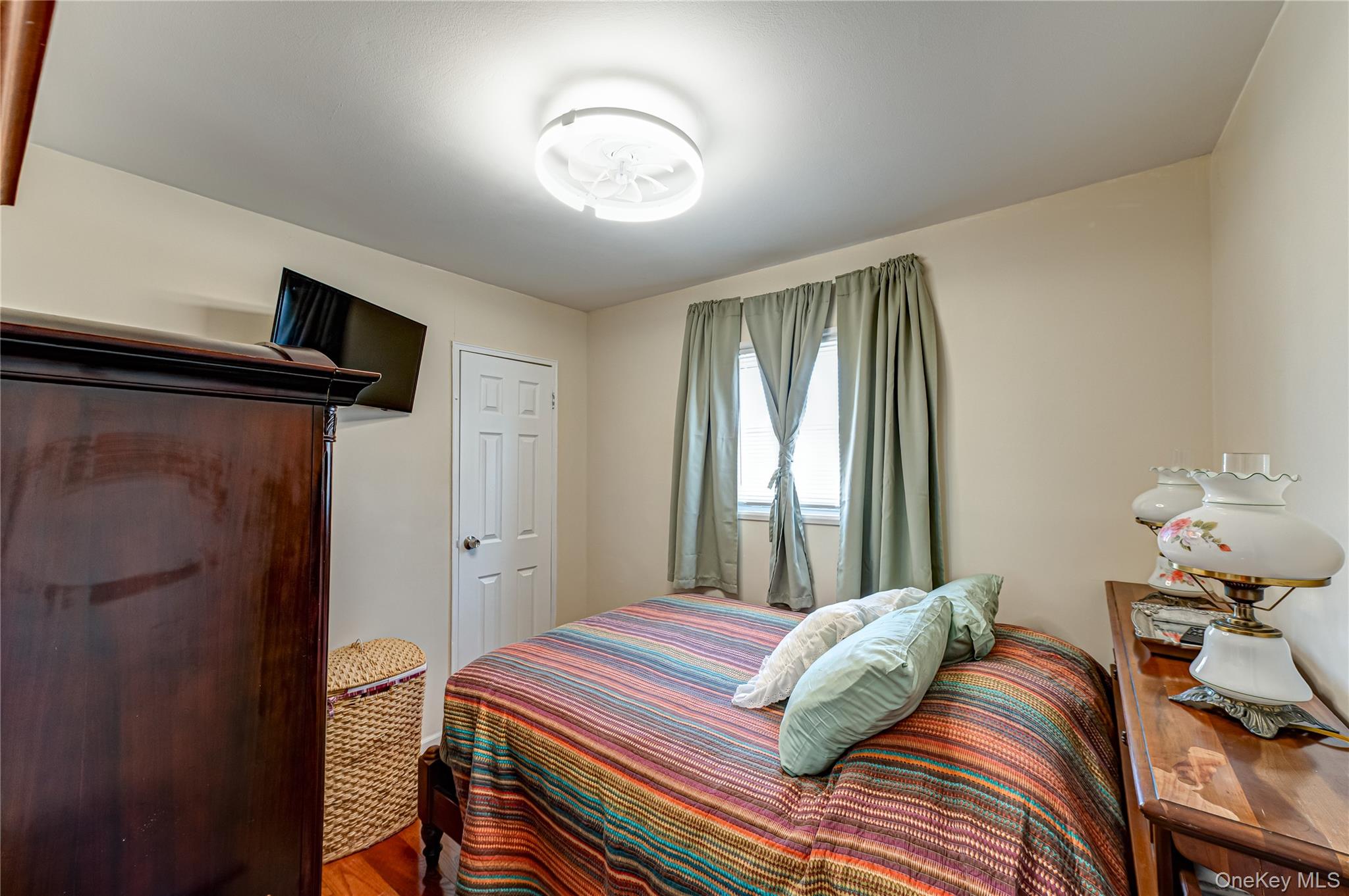 #14 photo, 389 Beebe Court, North Babylon , NY 11703