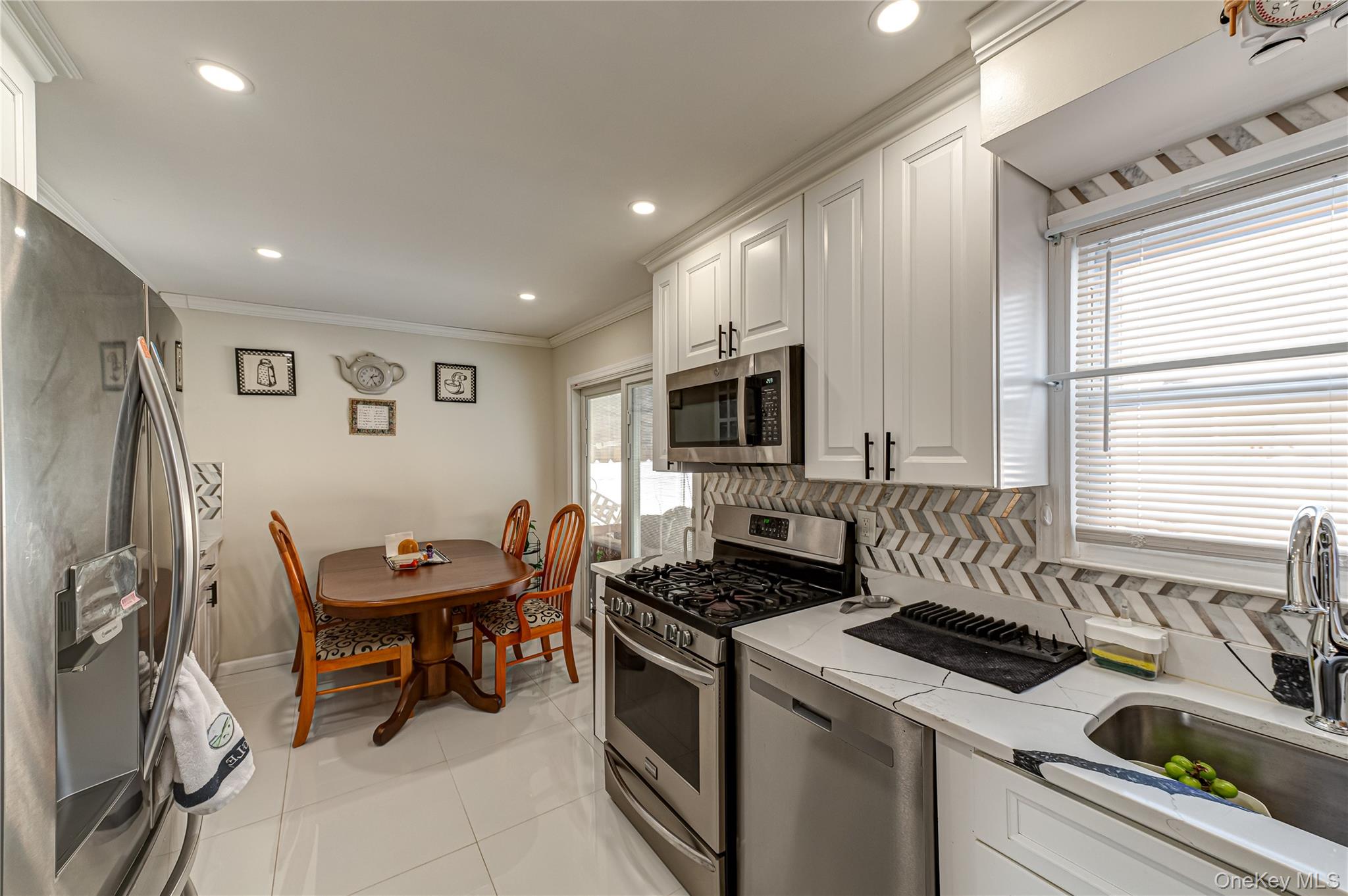 #7 photo, 389 Beebe Court, North Babylon , NY 11703