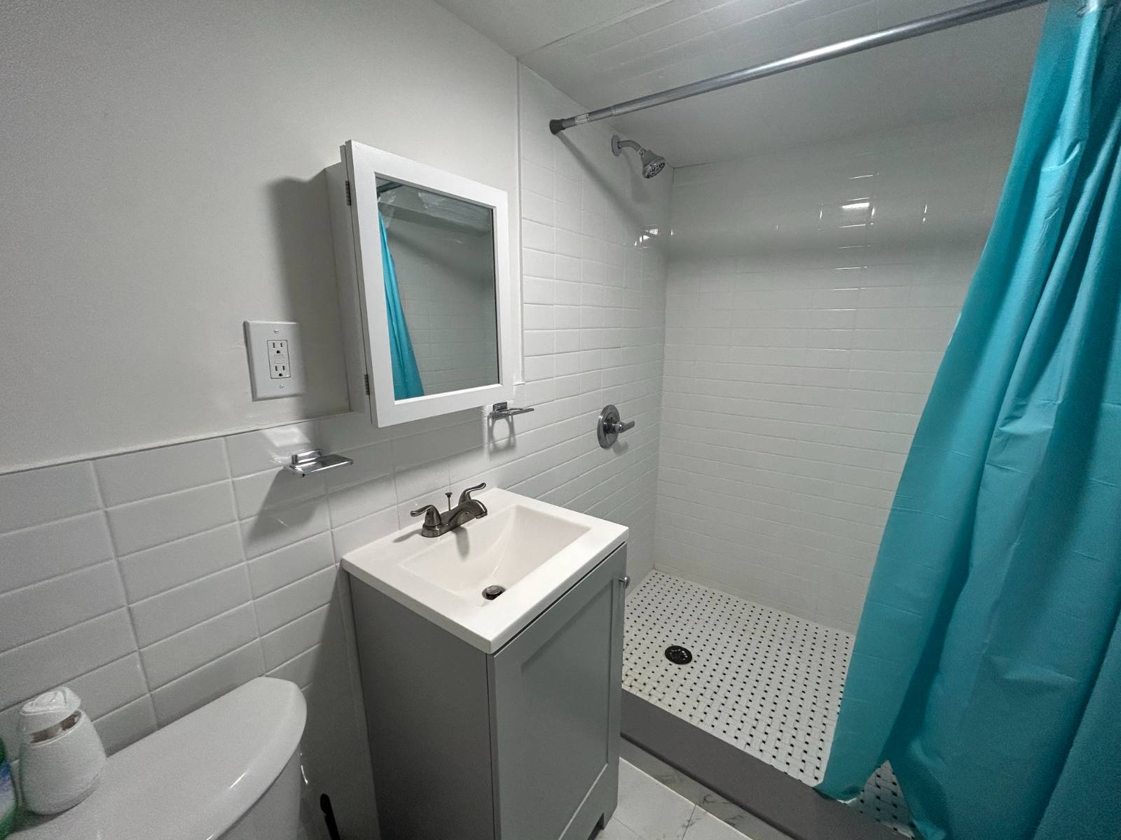 #4 photo, 681 Rhinelander Ave, #B, הברונקס Van Nest , NY 10462