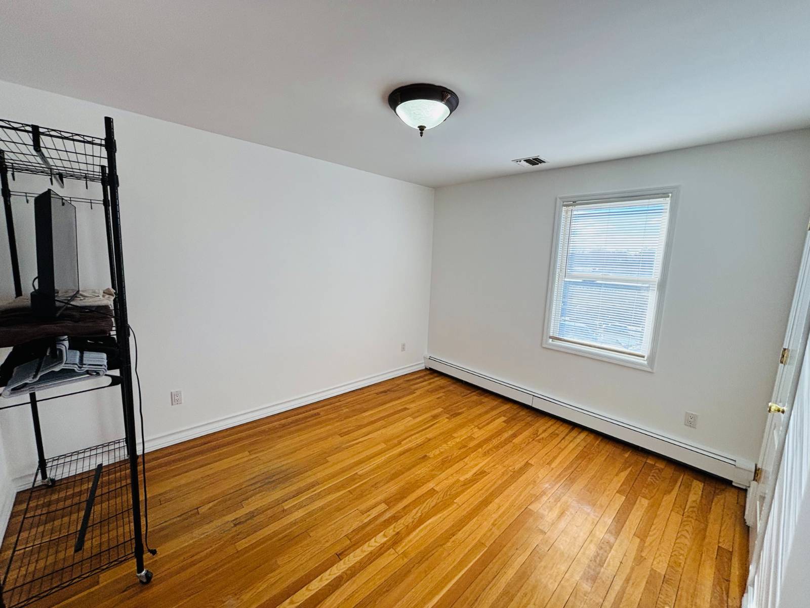 #7 photo, 3rd St, नासाउ काउंटी Glen Cove , NY 11542