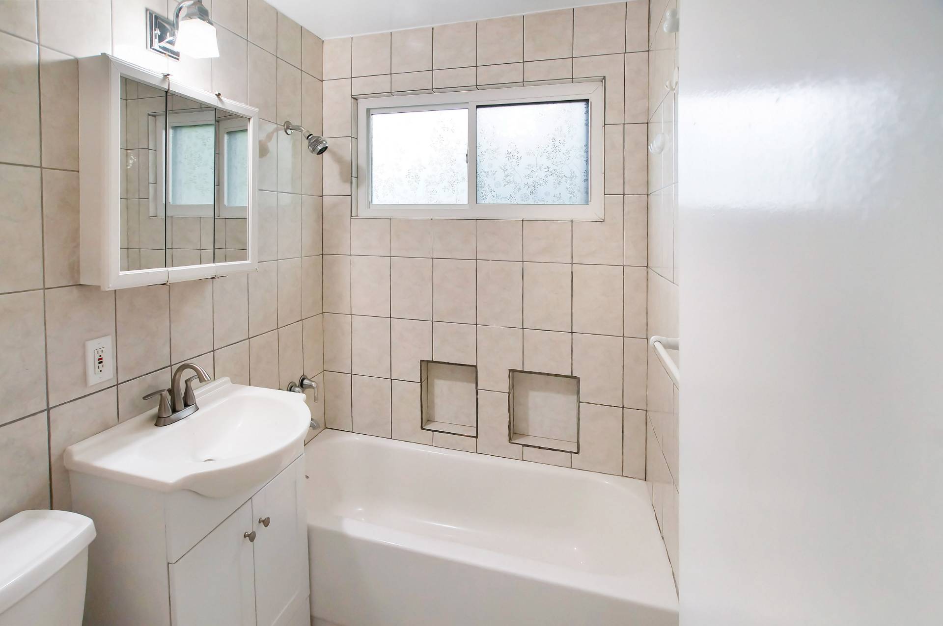 #4 photo, 114 Lynncliff Road, Hampton Bays , NY 11946