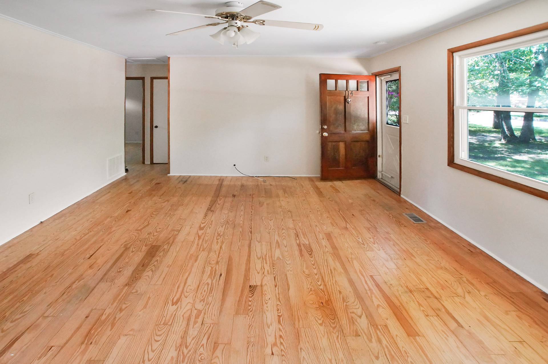 #6 photo, 114 Lynncliff Road, Hampton Bays , NY 11946