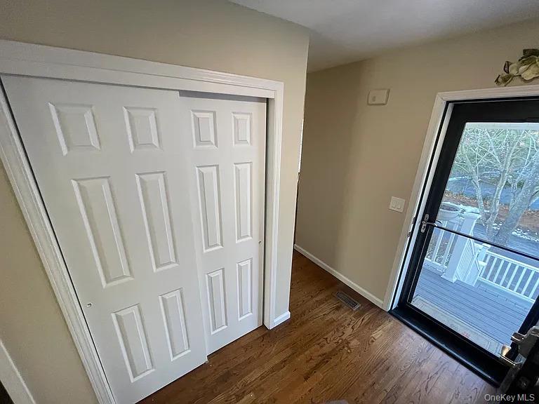 #2 photo, 1 Sea Court Lane, מחוז סאפוק Port Jefferson , NY 11777