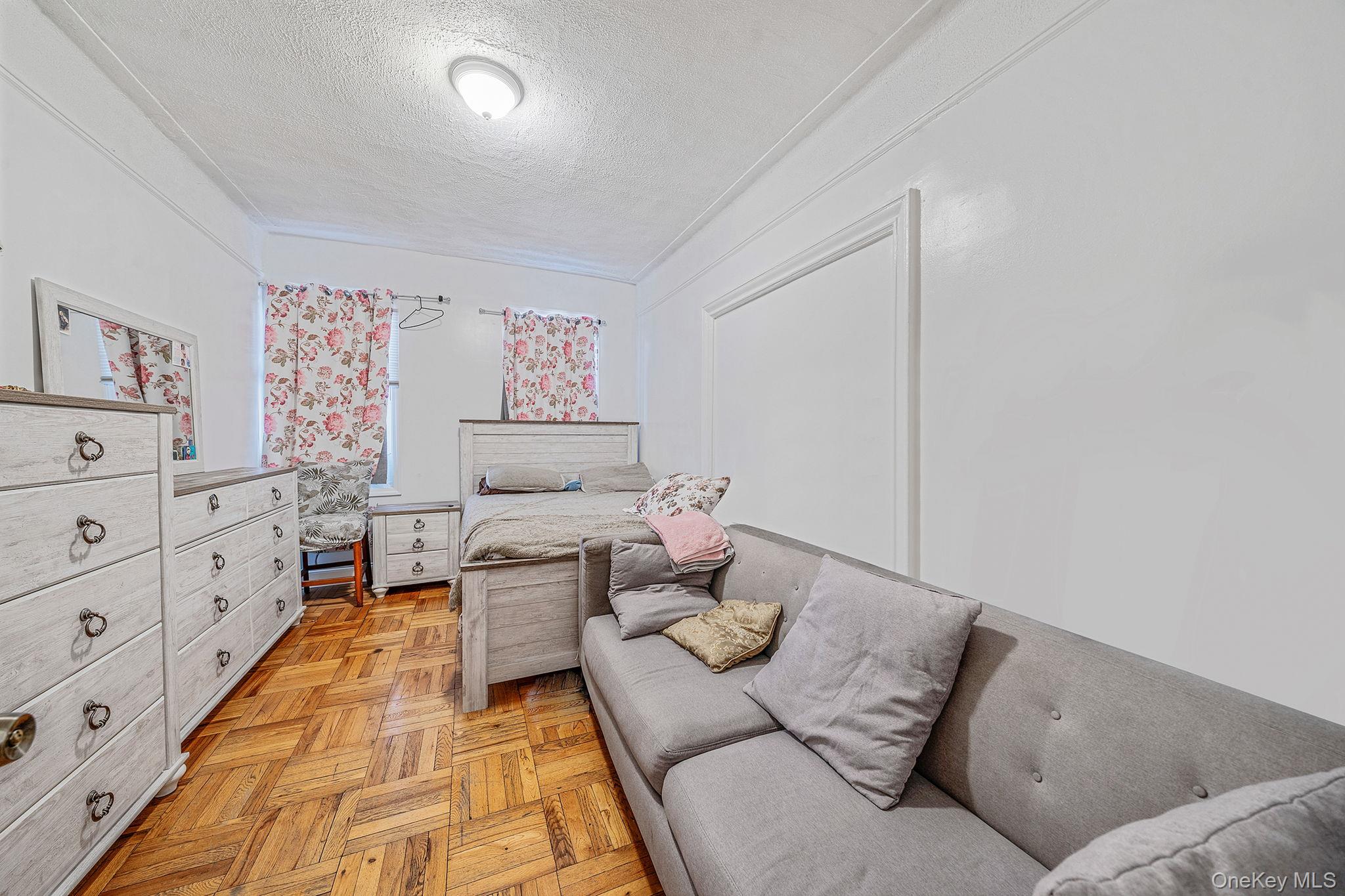 #18 photo, 10876 38th Avenue, Corona , NY 11368