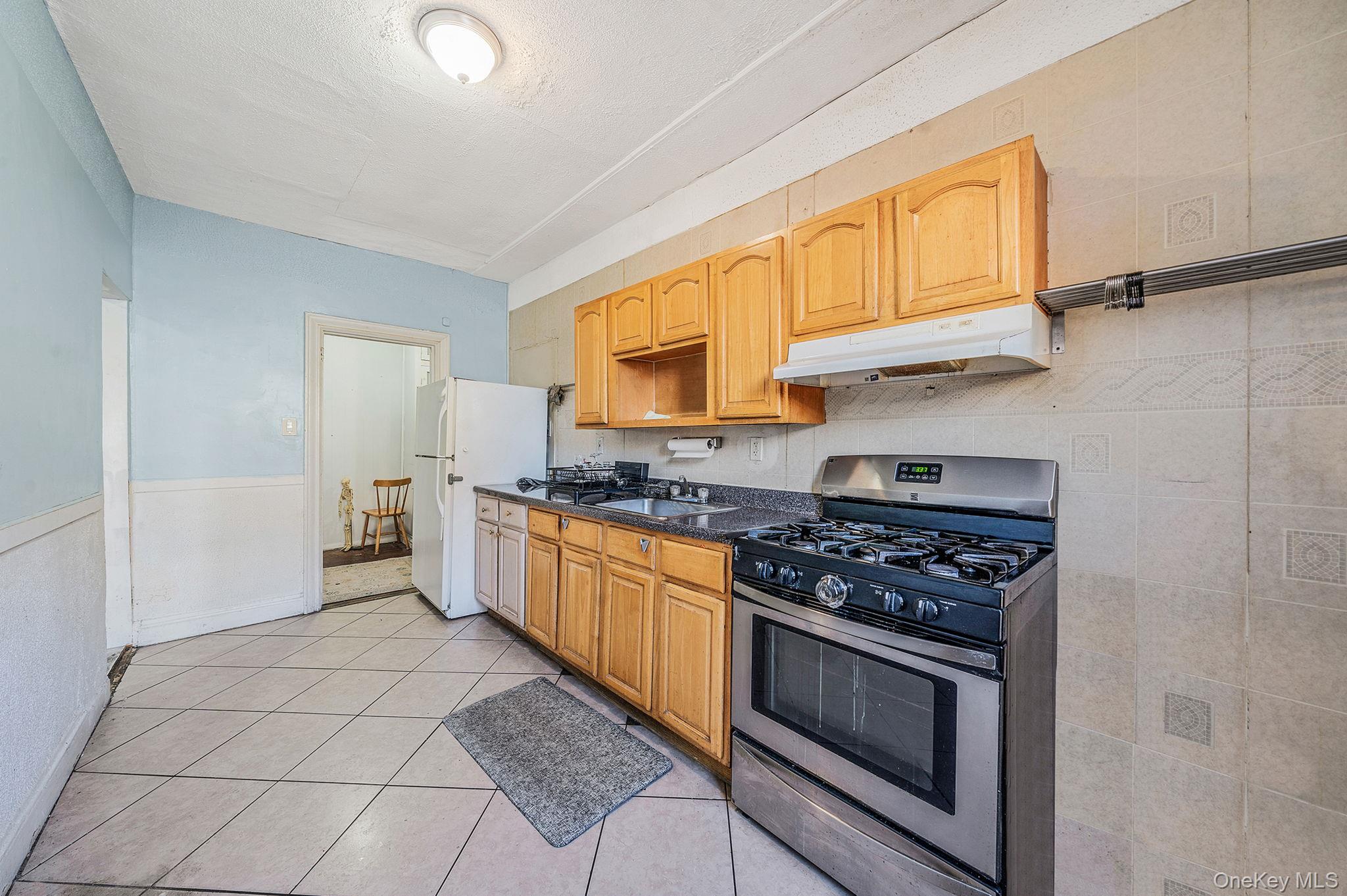 #7 photo, 10876 38th Avenue, Corona , NY 11368