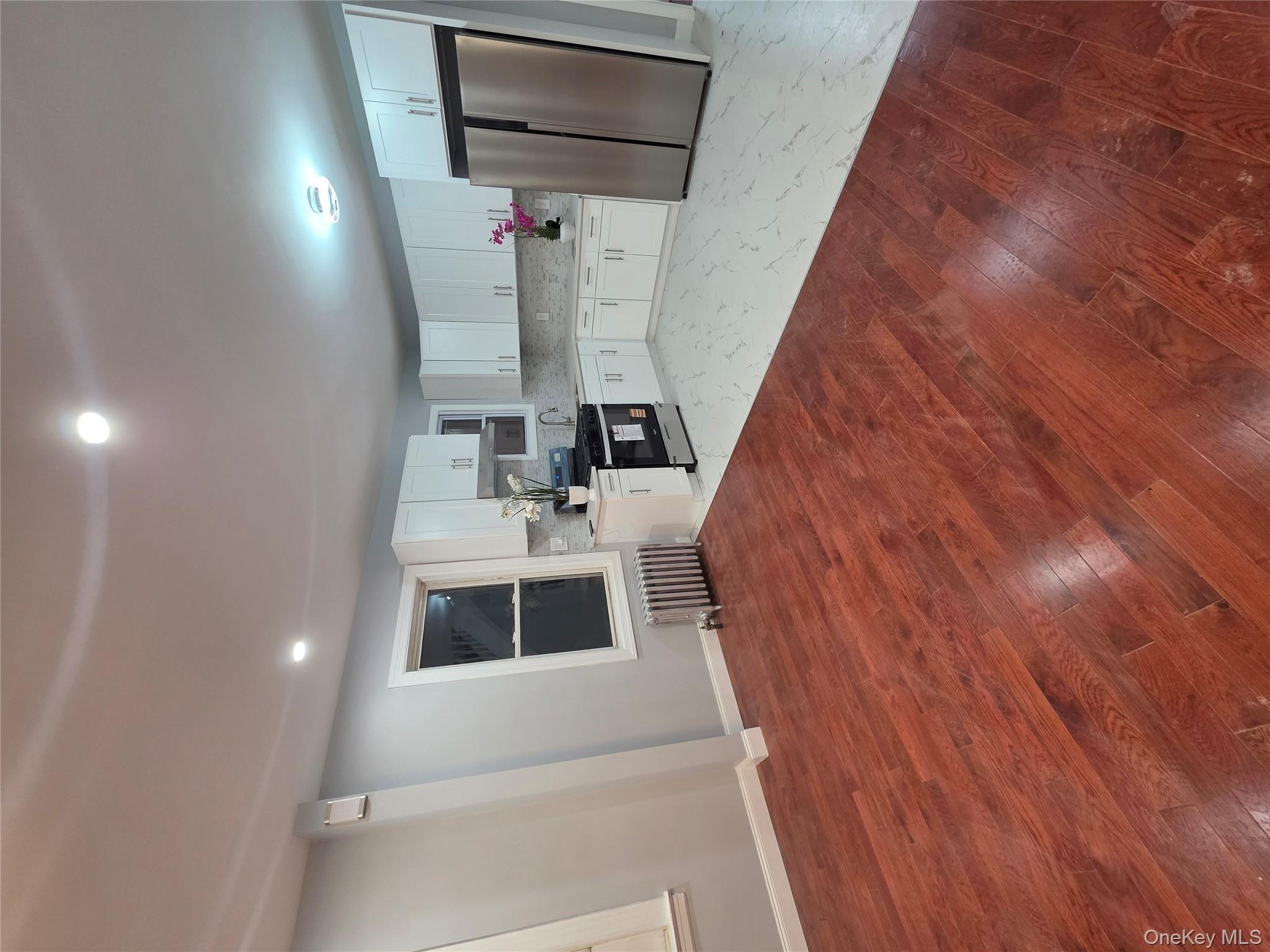 #2 photo, 95-27 239th Street, מחוז נסאו Floral Park , NY 11001