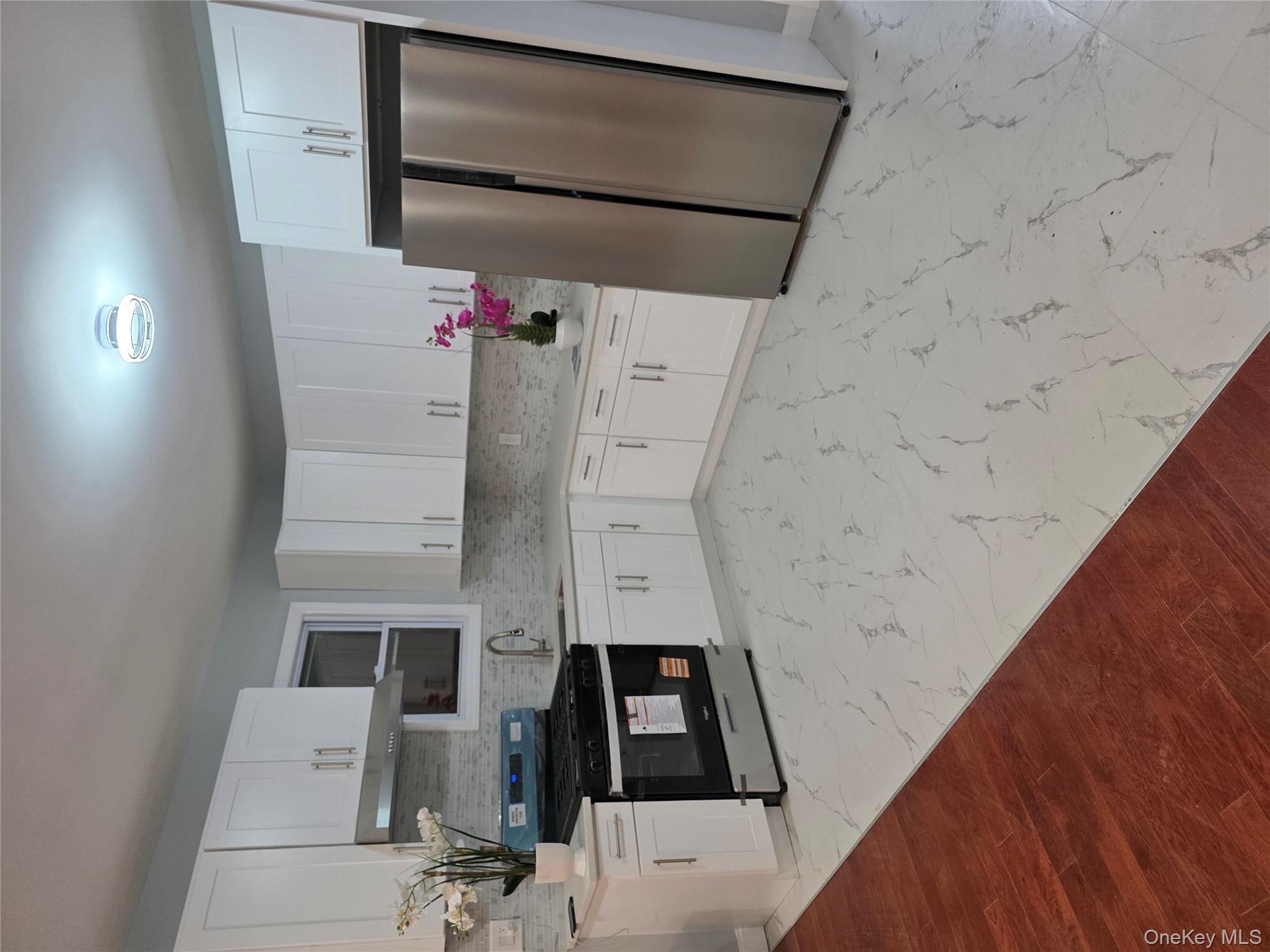 #3 photo, 95-27 239th Street, מחוז נסאו Floral Park , NY 11001