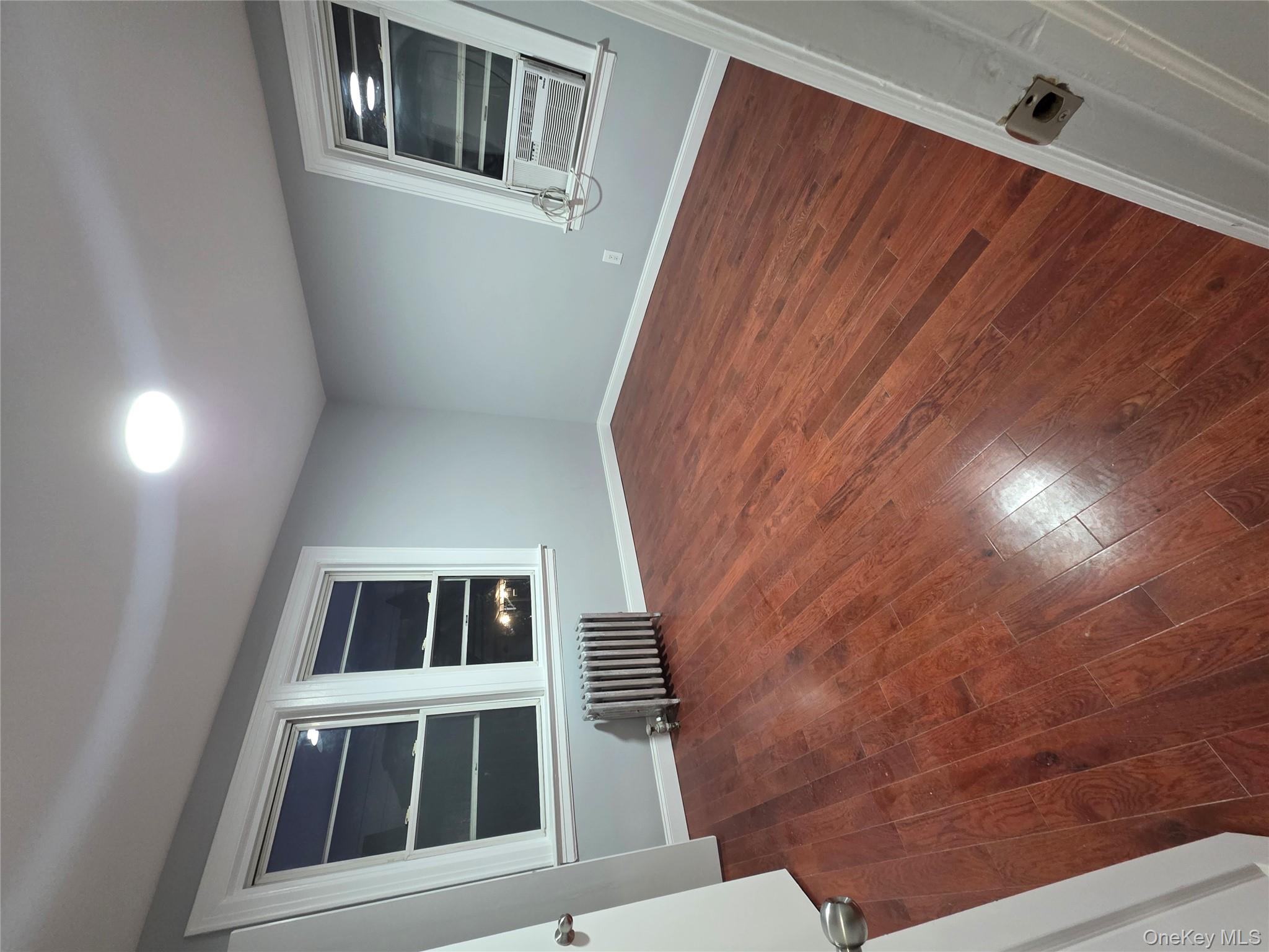 #6 photo, 95-27 239th Street, מחוז נסאו Floral Park , NY 11001