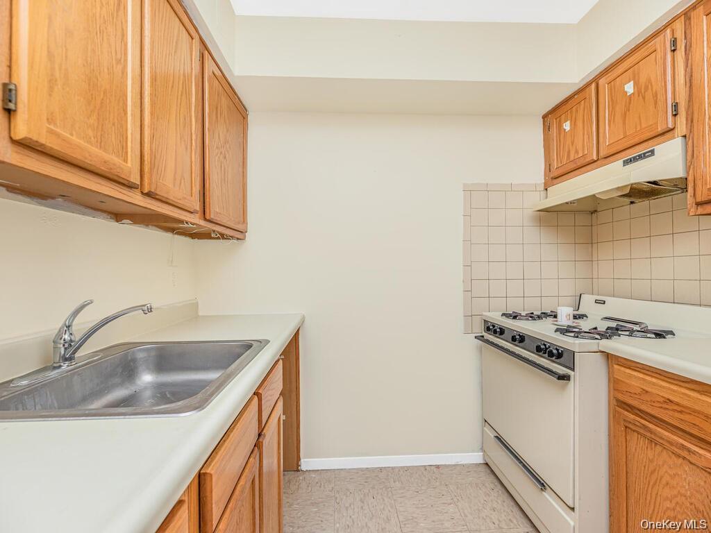 #11 photo, 946 E 181st Street, הברונקס Bronx , NY 10460