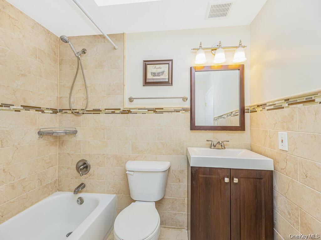 #16 photo, 946 E 181st Street, הברונקס Bronx , NY 10460