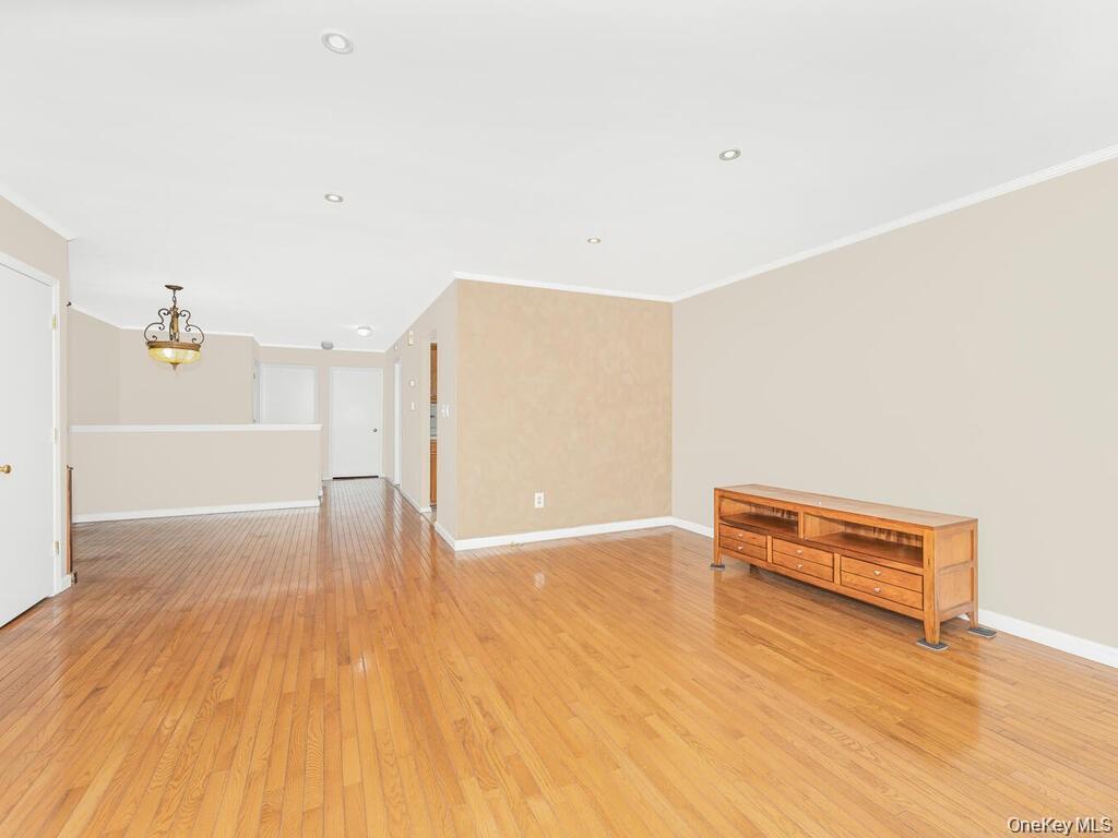 #5 photo, 946 E 181st Street, הברונקס Bronx , NY 10460