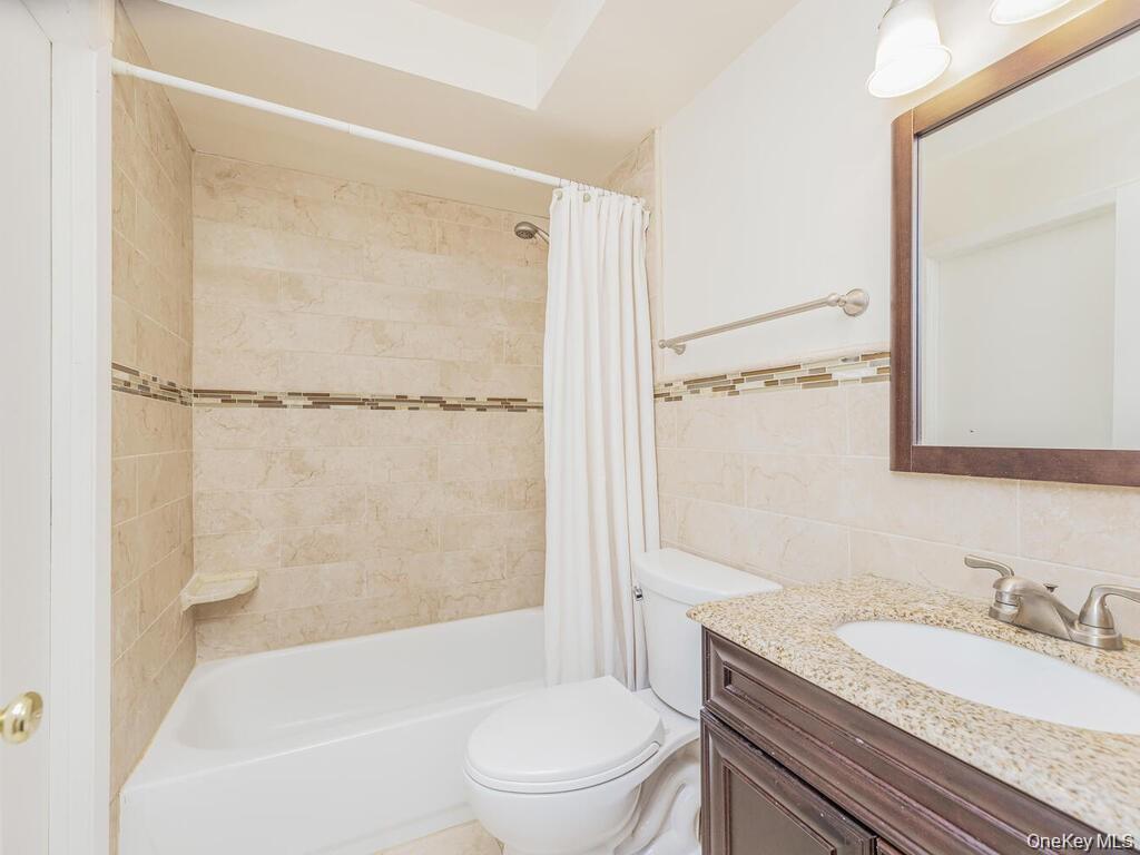 #9 photo, 946 E 181st Street, הברונקס Bronx , NY 10460