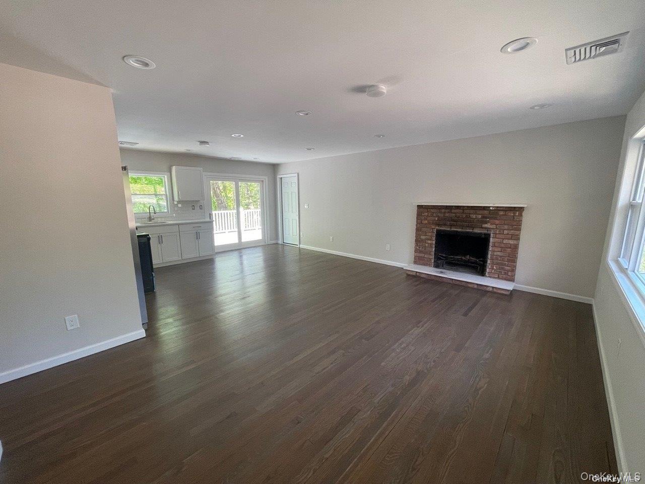 #4 photo, 604 High Street, Port Jefferson , NY 11777