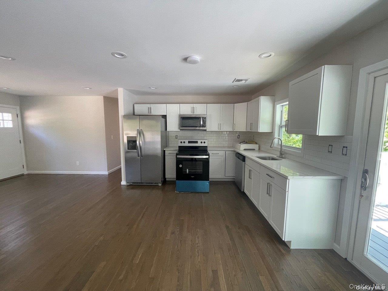 #6 photo, 604 High Street, Port Jefferson , NY 11777