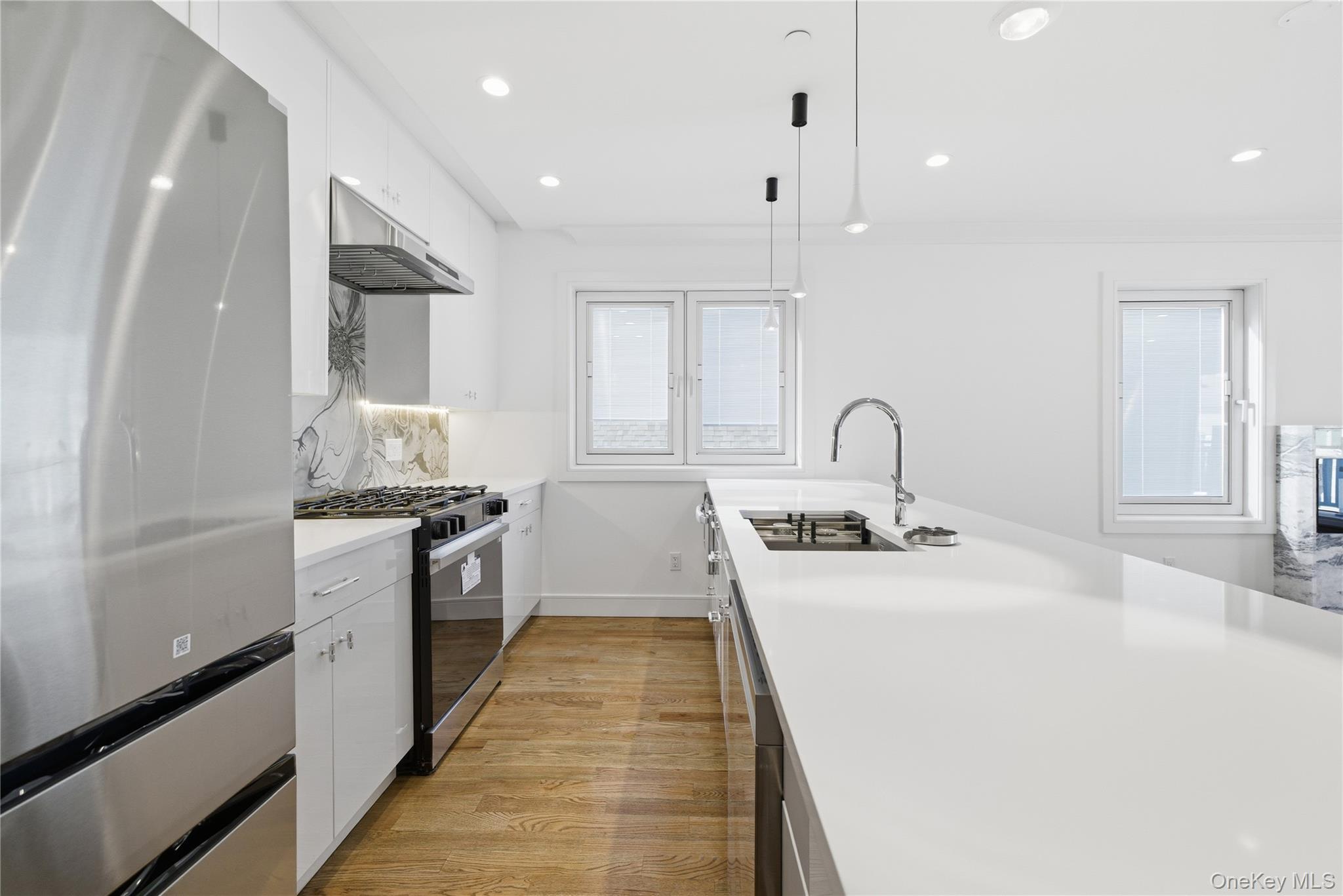 #4 photo, 550 E Harrison Street, Long Beach , NY 11561