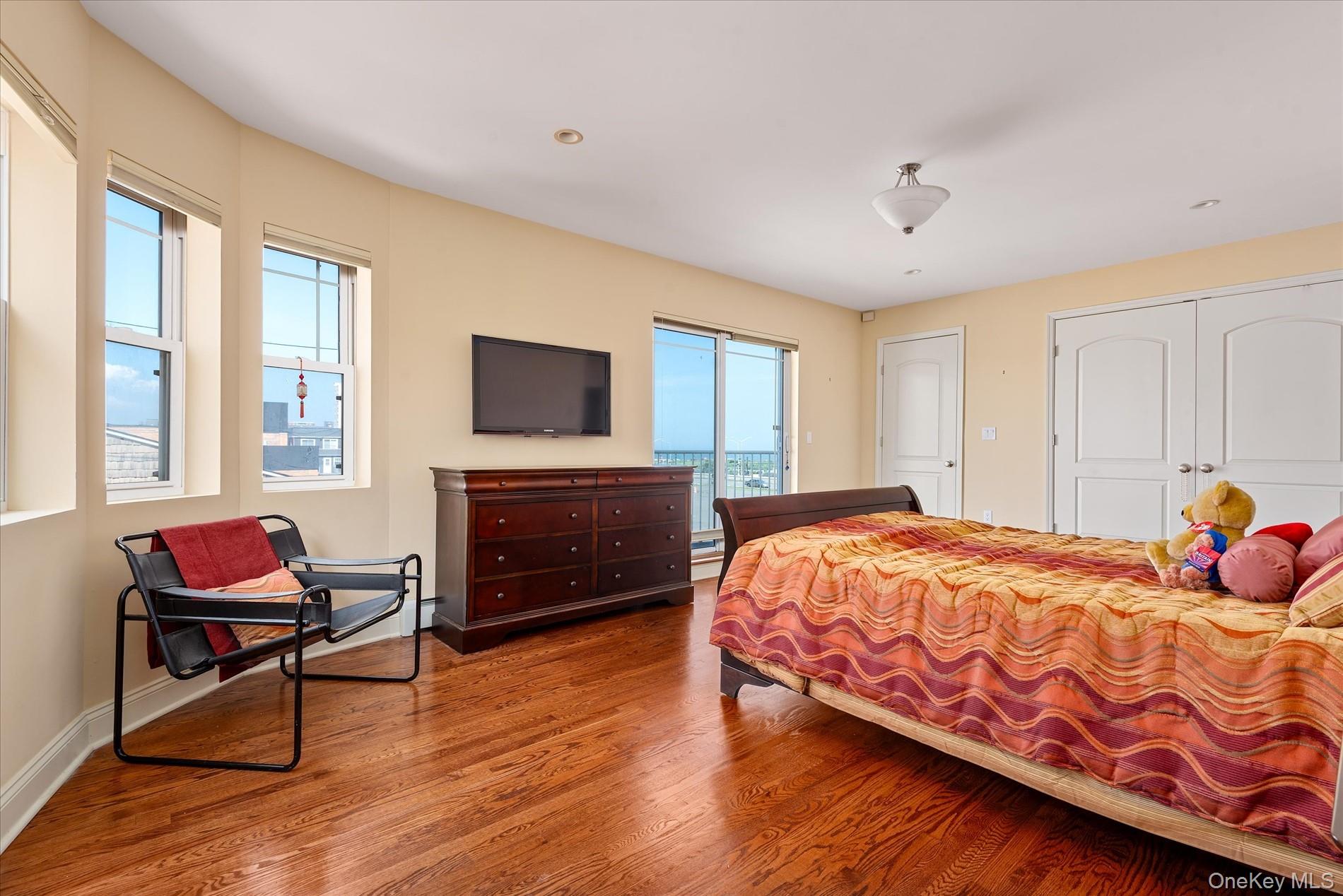 #16 photo, 171 Beach 100th Street, Rockaway Park , NY 11694