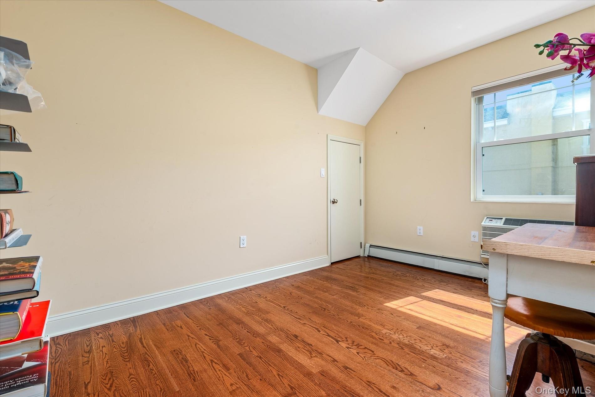 #20 photo, 171 Beach 100th Street, Rockaway Park , NY 11694