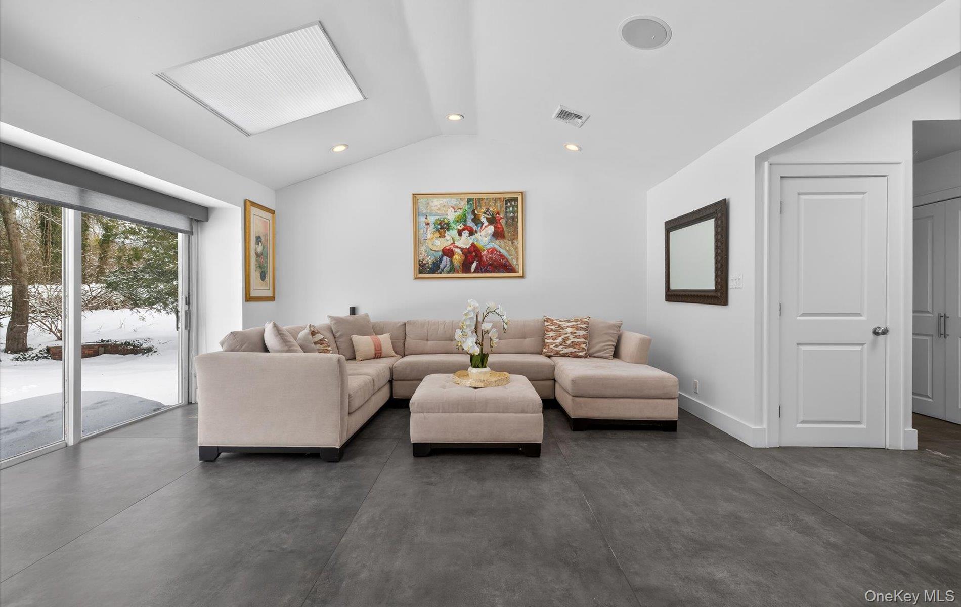 #12 photo, 11 Juneau Boulevard, Woodbury , NY 11797