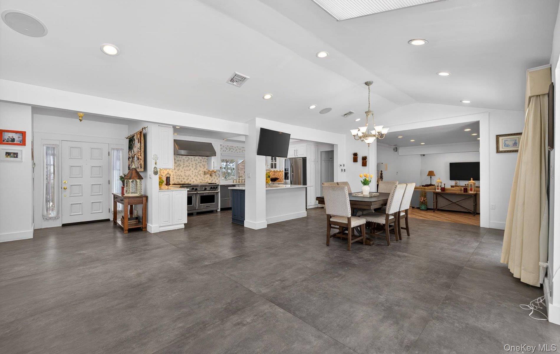 #13 photo, 11 Juneau Boulevard, Woodbury , NY 11797