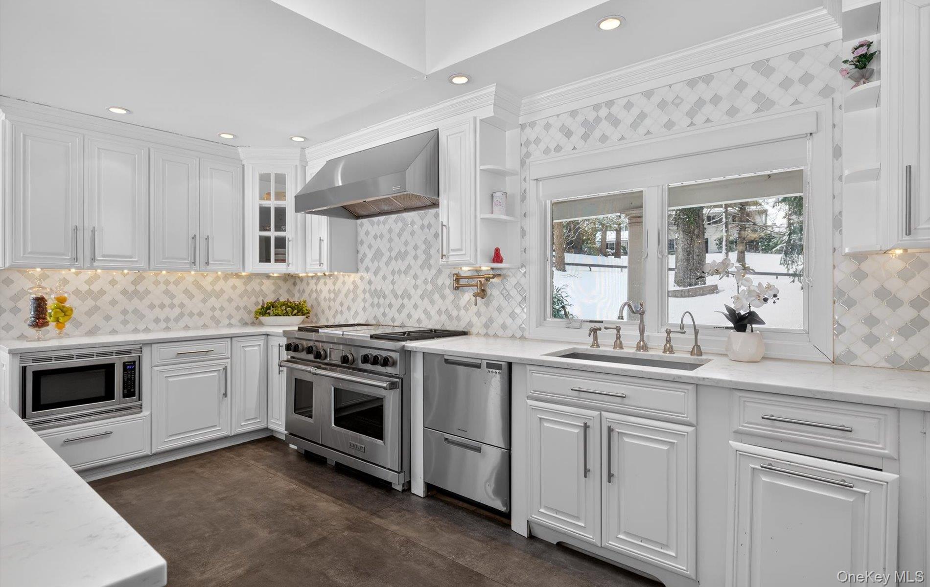 #16 photo, 11 Juneau Boulevard, Woodbury , NY 11797