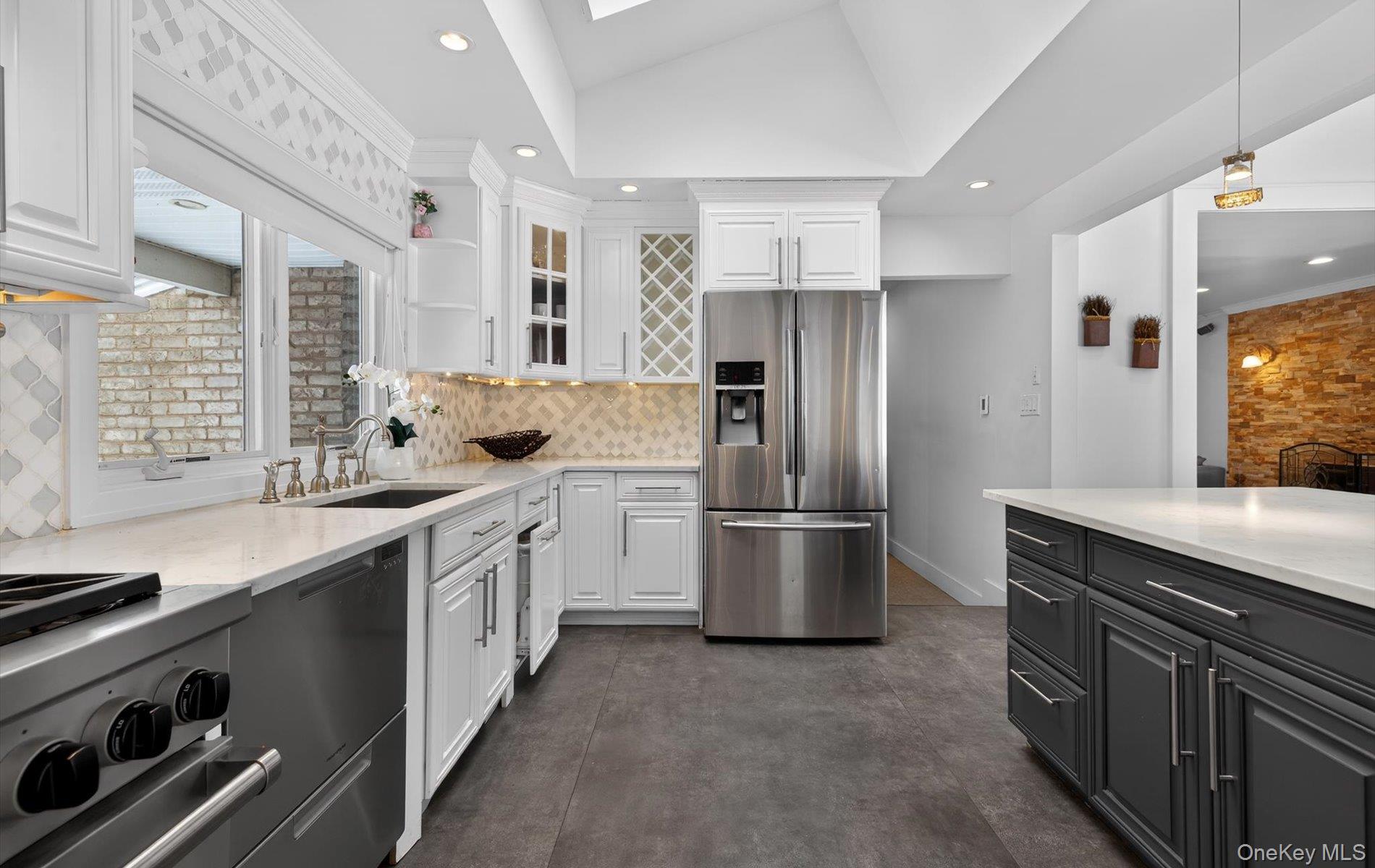 #17 photo, 11 Juneau Boulevard, Woodbury , NY 11797