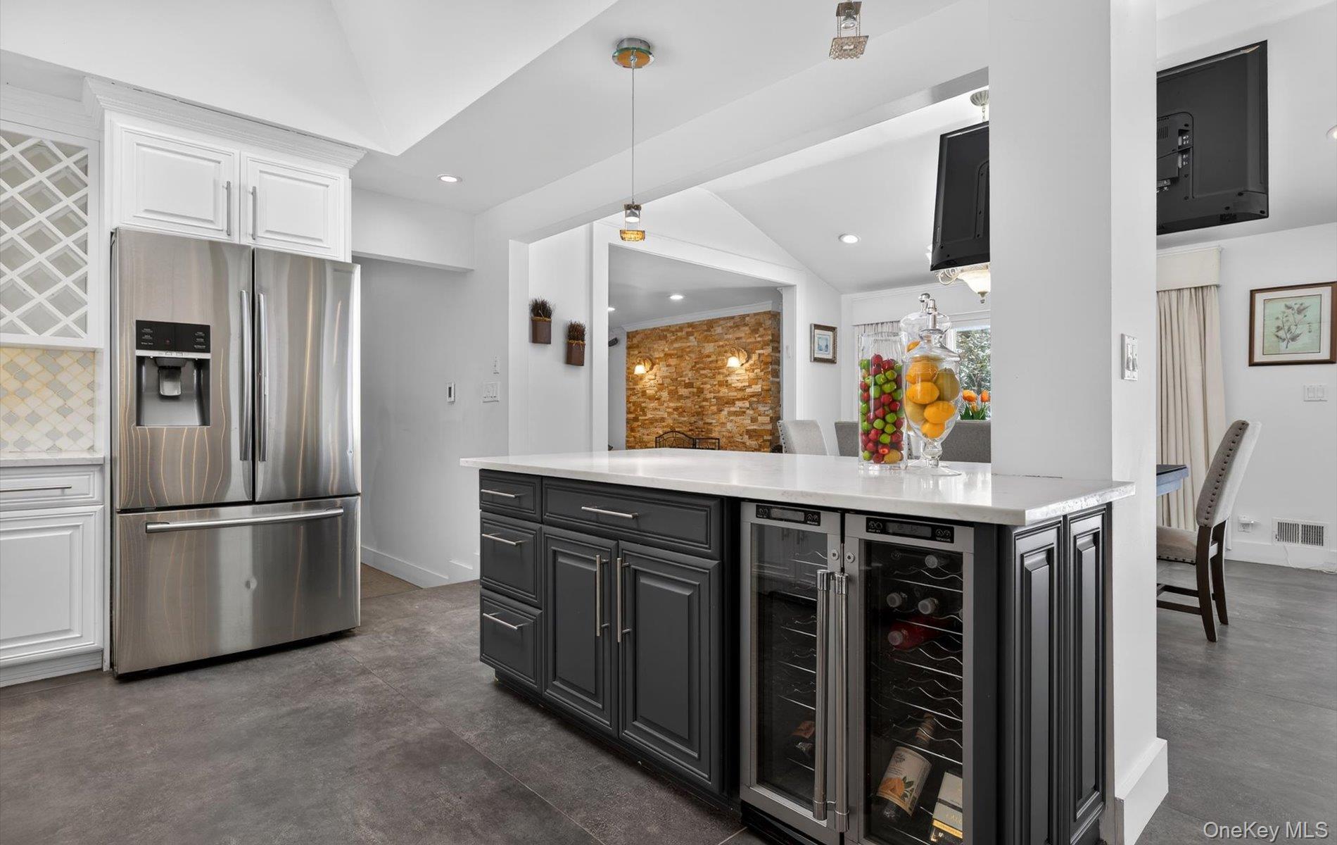 #18 photo, 11 Juneau Boulevard, Woodbury , NY 11797