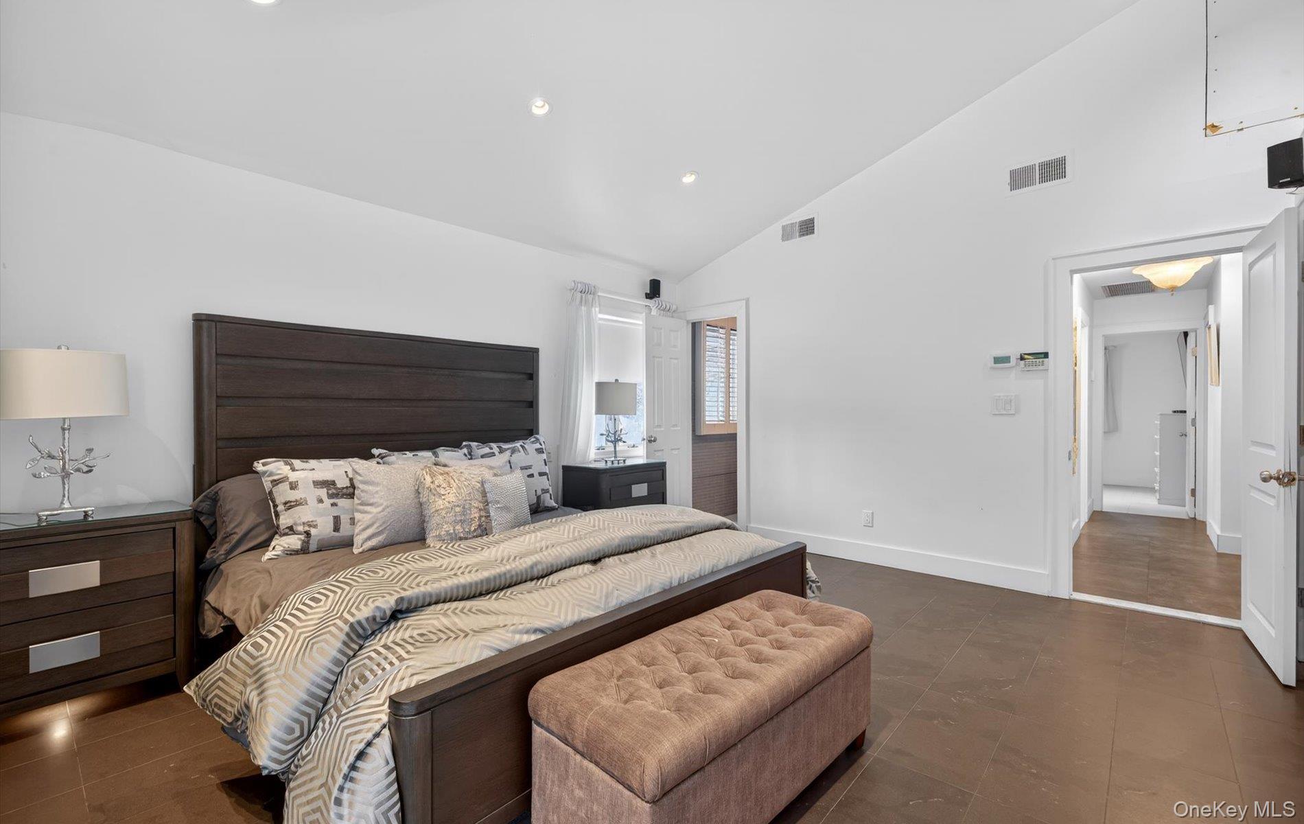 #20 photo, 11 Juneau Boulevard, Woodbury , NY 11797