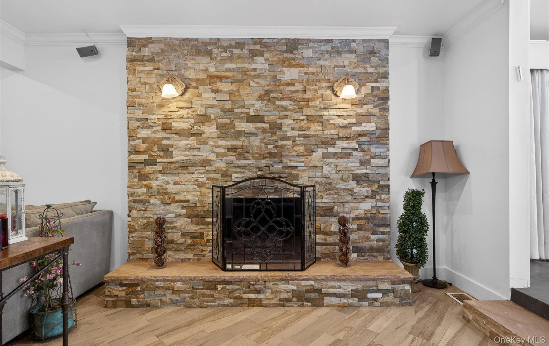 #8 photo, 11 Juneau Boulevard, Woodbury , NY 11797