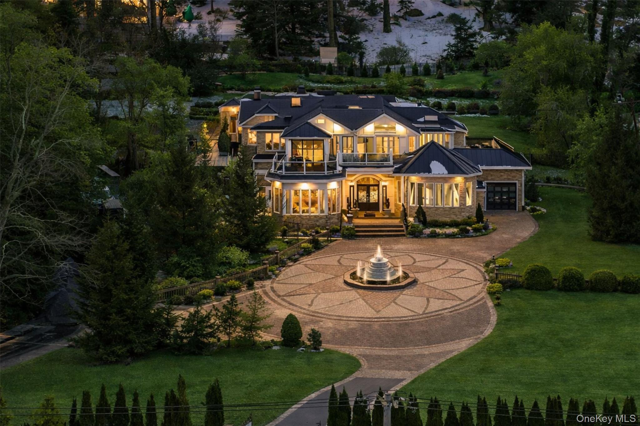 #1 photo, 333 E Shore Road, 롱 아일랜드 Kings Point , NY 11023