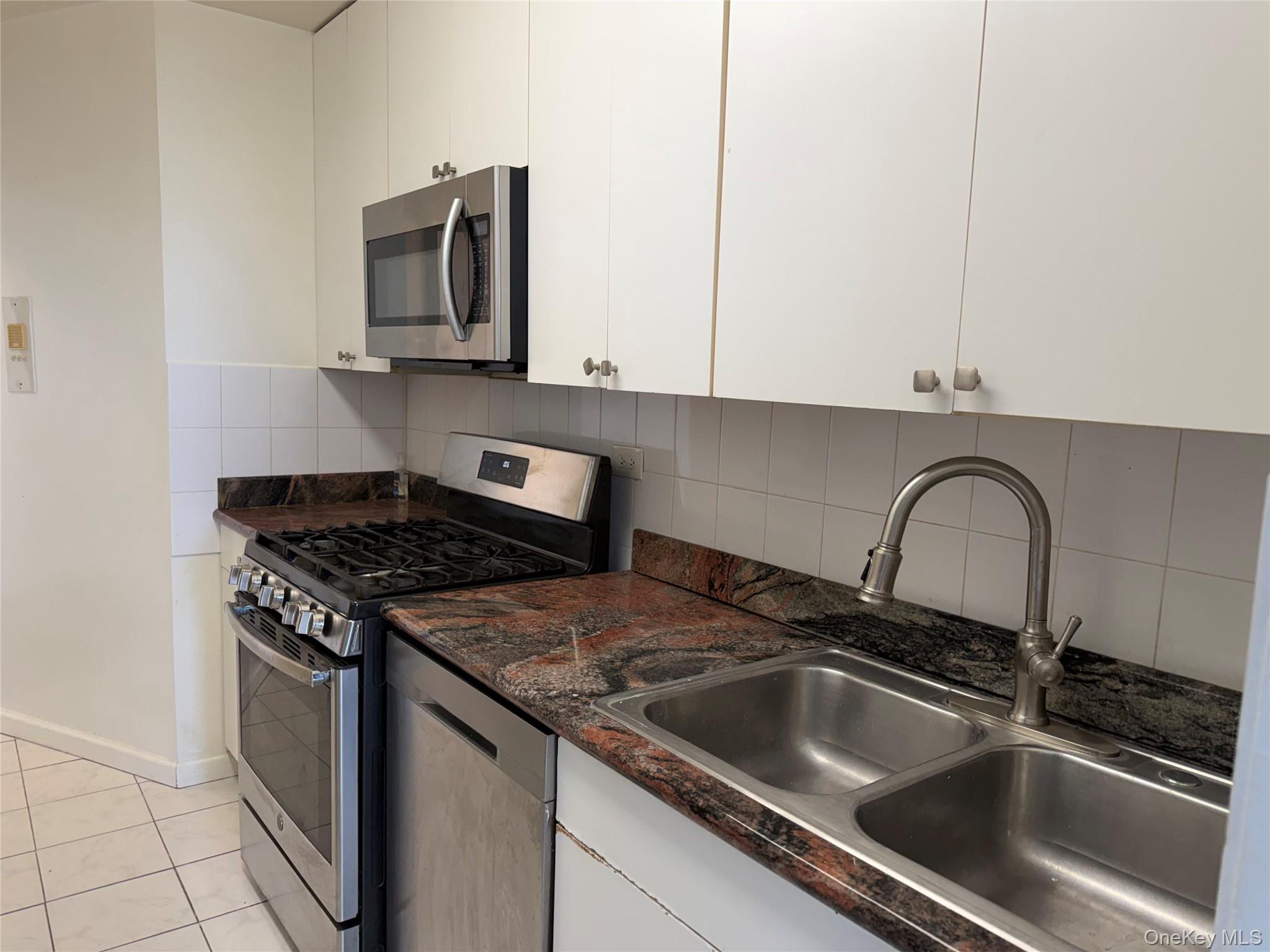 #5 photo, 85-15 Main Street, Briarwood , NY 11435