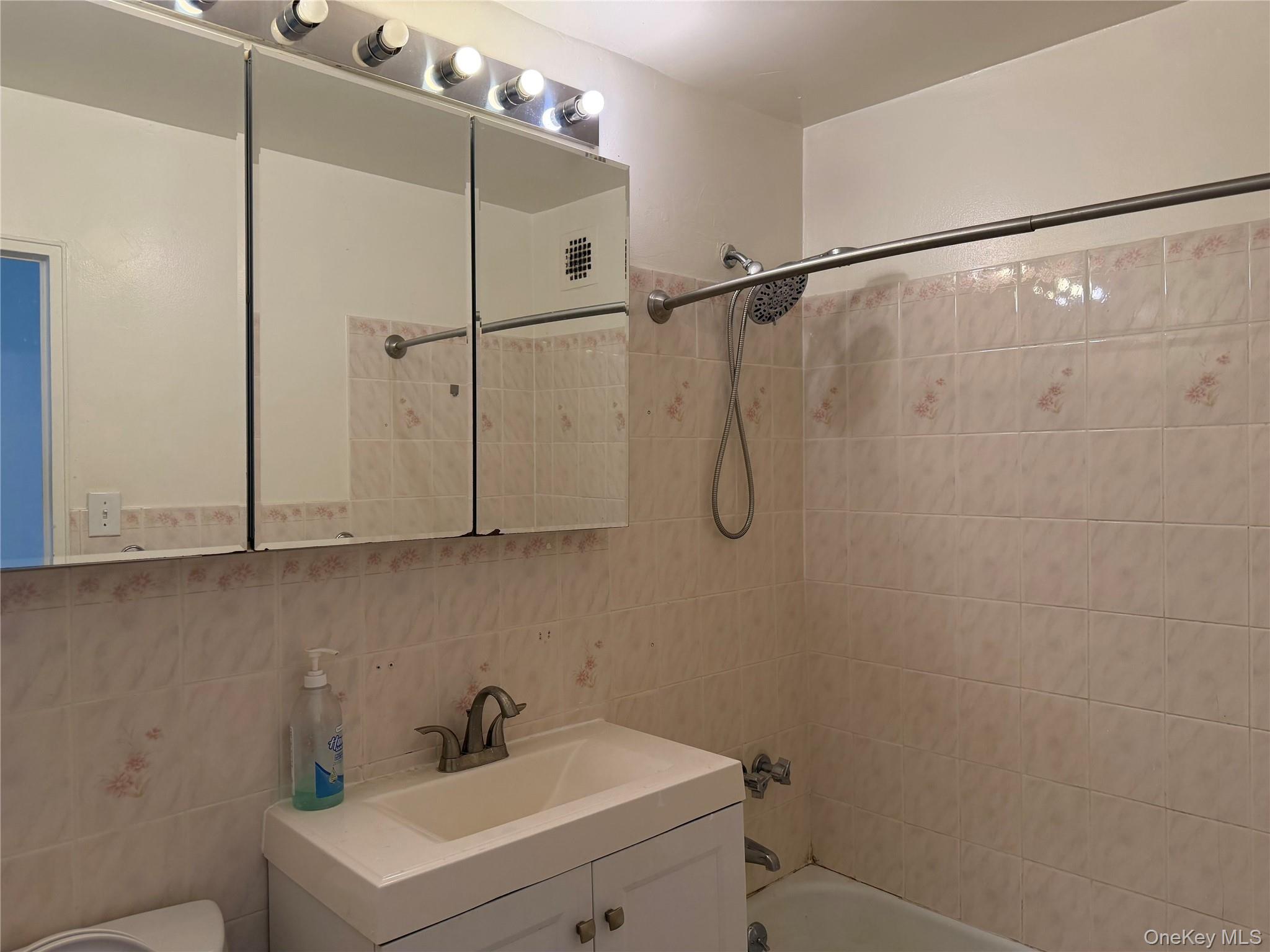 #8 photo, 85-15 Main Street, Briarwood , NY 11435