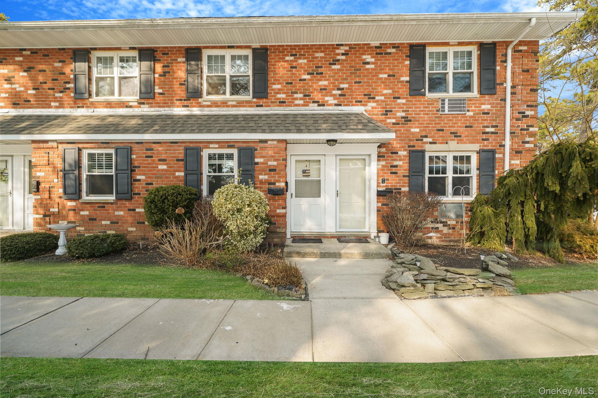 #1 photo, 14 Glen Hollow Drive, Саффолк ‖ Holtsville , NY 11742