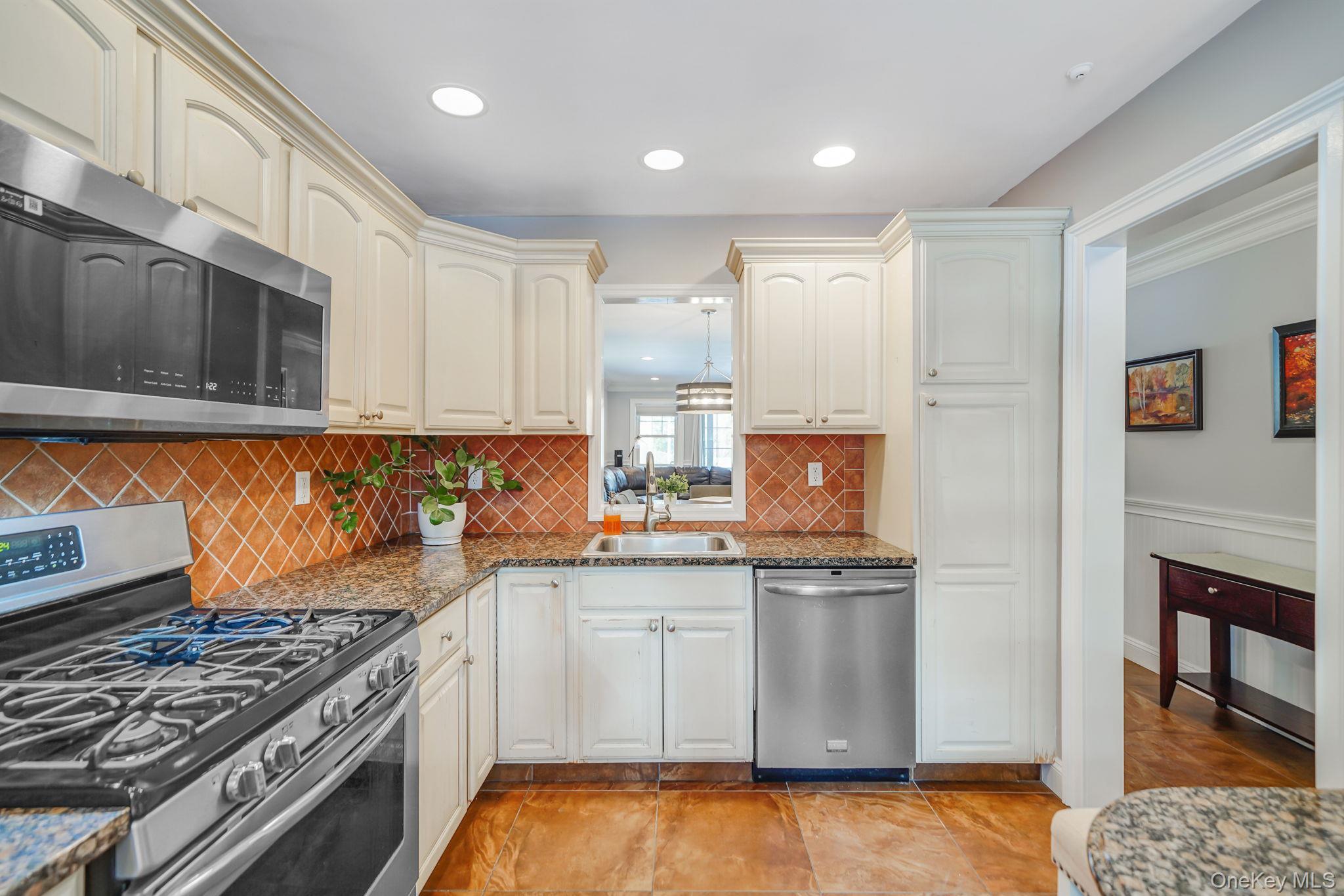 #16 photo, 14 Glen Hollow Drive, Саффолк ‖ Holtsville , NY 11742