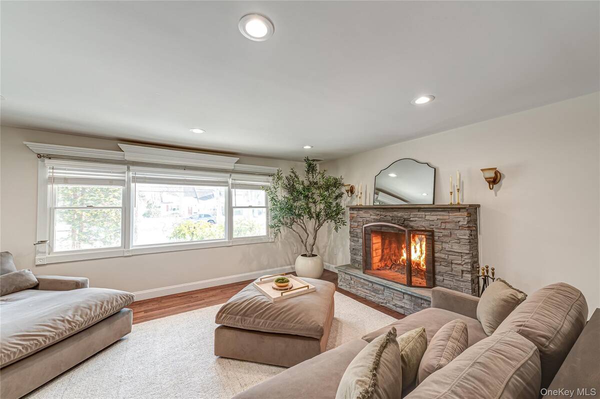 #10 photo, 22 Redwood Drive, Great River , NY 11739