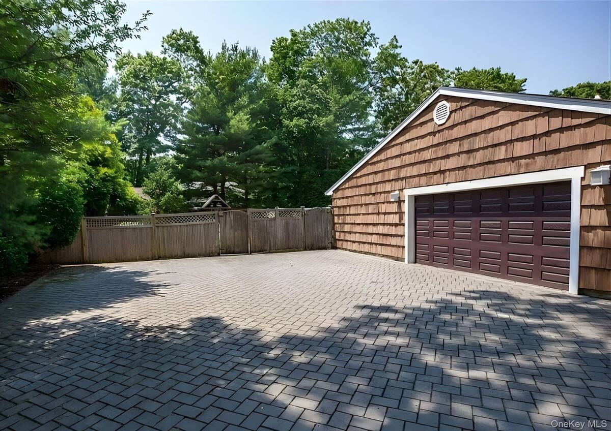 #2 photo, 22 Redwood Drive, Great River , NY 11739