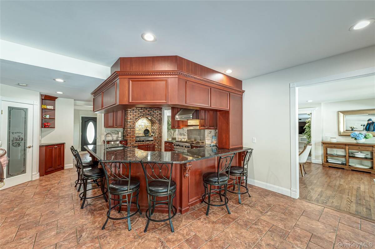 #20 photo, 22 Redwood Drive, Great River , NY 11739