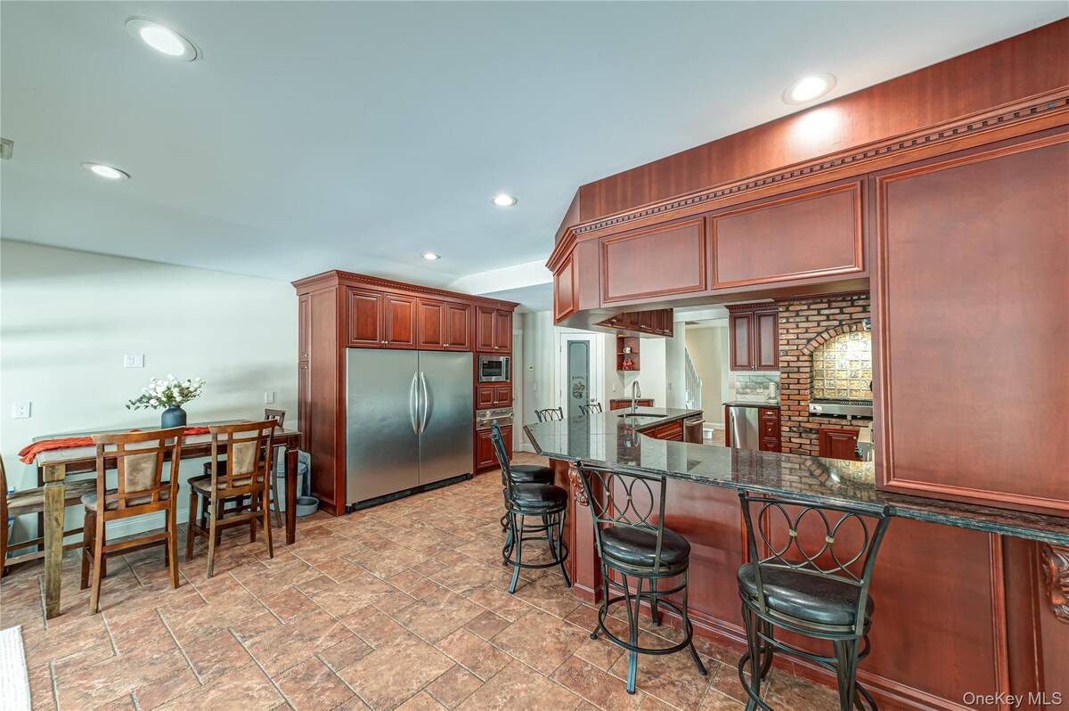 #21 photo, 22 Redwood Drive, Great River , NY 11739