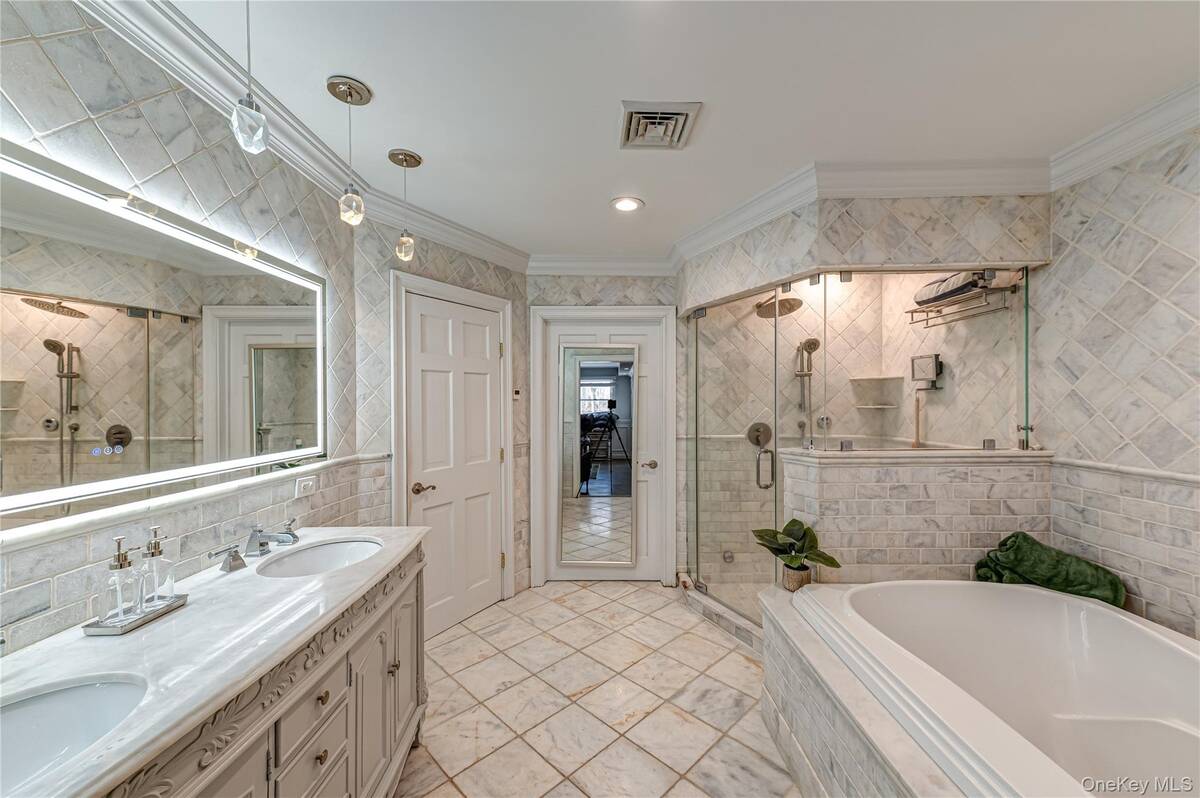 #25 photo, 22 Redwood Drive, Great River , NY 11739