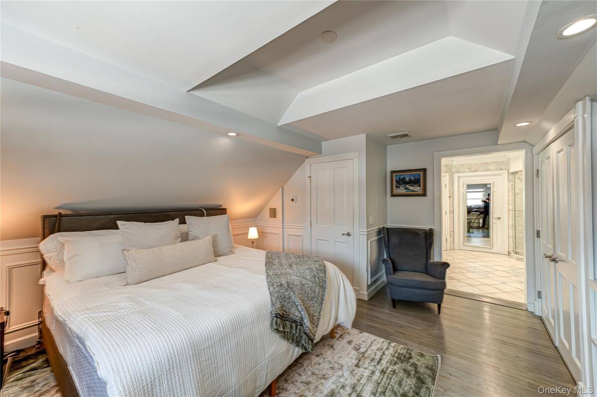 #28 photo, 22 Redwood Drive, Great River , NY 11739