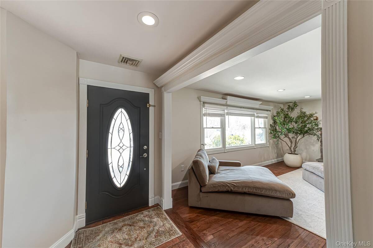 #4 photo, 22 Redwood Drive, Great River , NY 11739