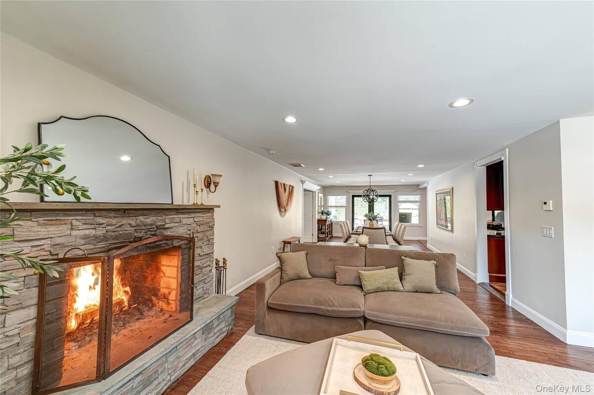 #9 photo, 22 Redwood Drive, Great River , NY 11739