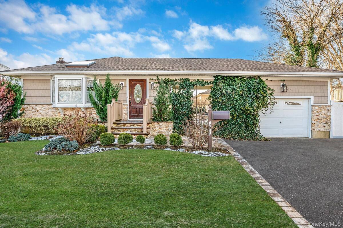 #1 photo, 1616 Madison Avenue, West Islip , NY 11795