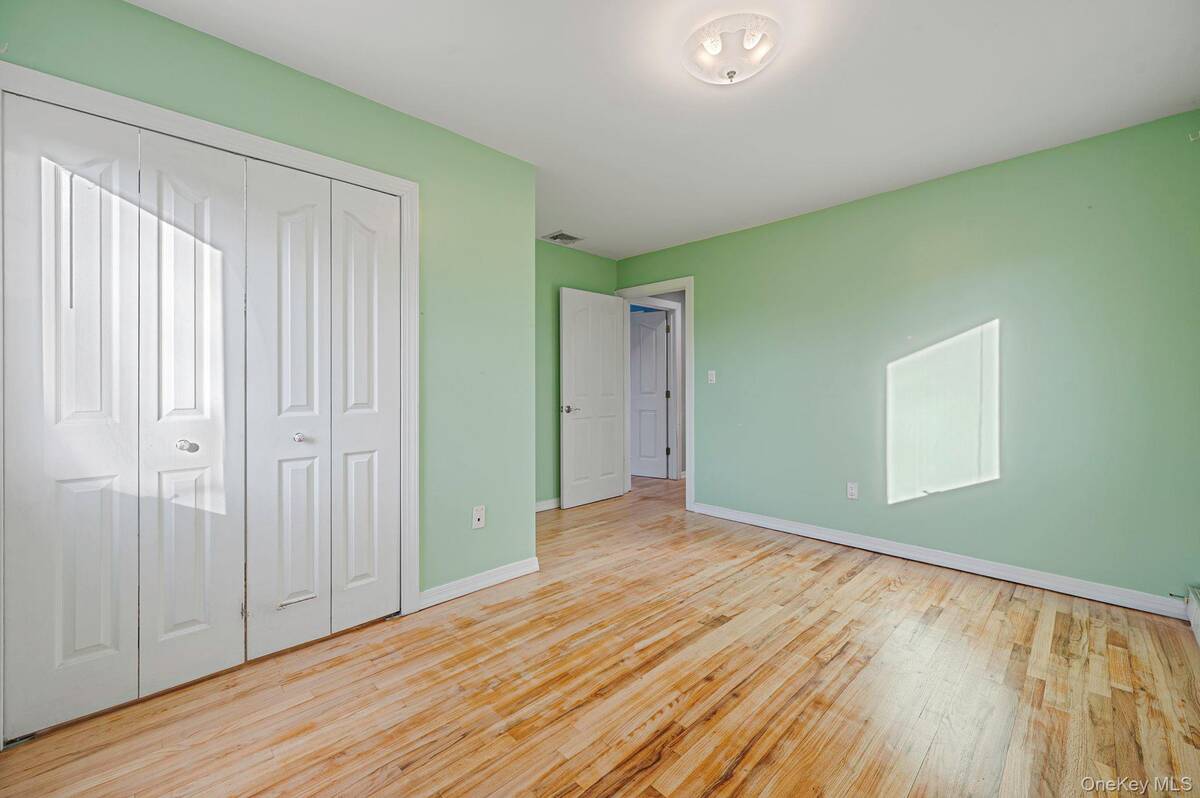 #17 photo, 1616 Madison Avenue, West Islip , NY 11795