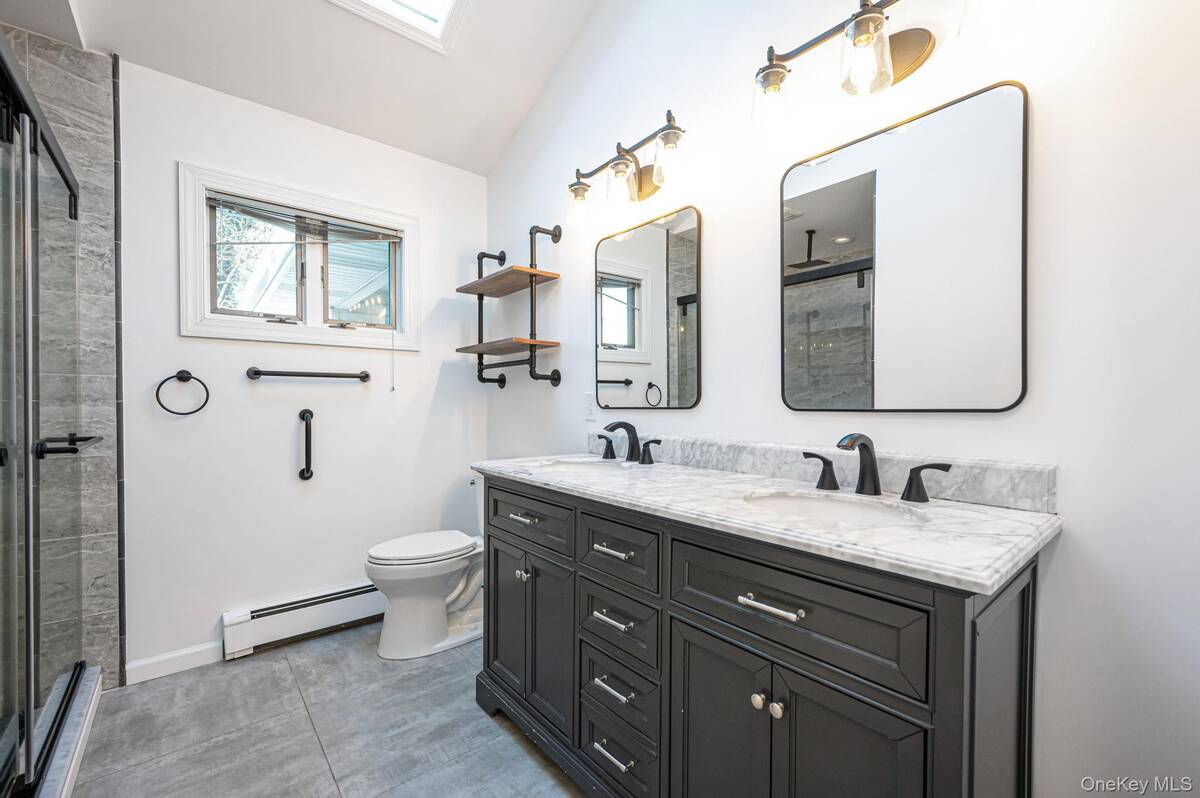 #20 photo, 1616 Madison Avenue, West Islip , NY 11795