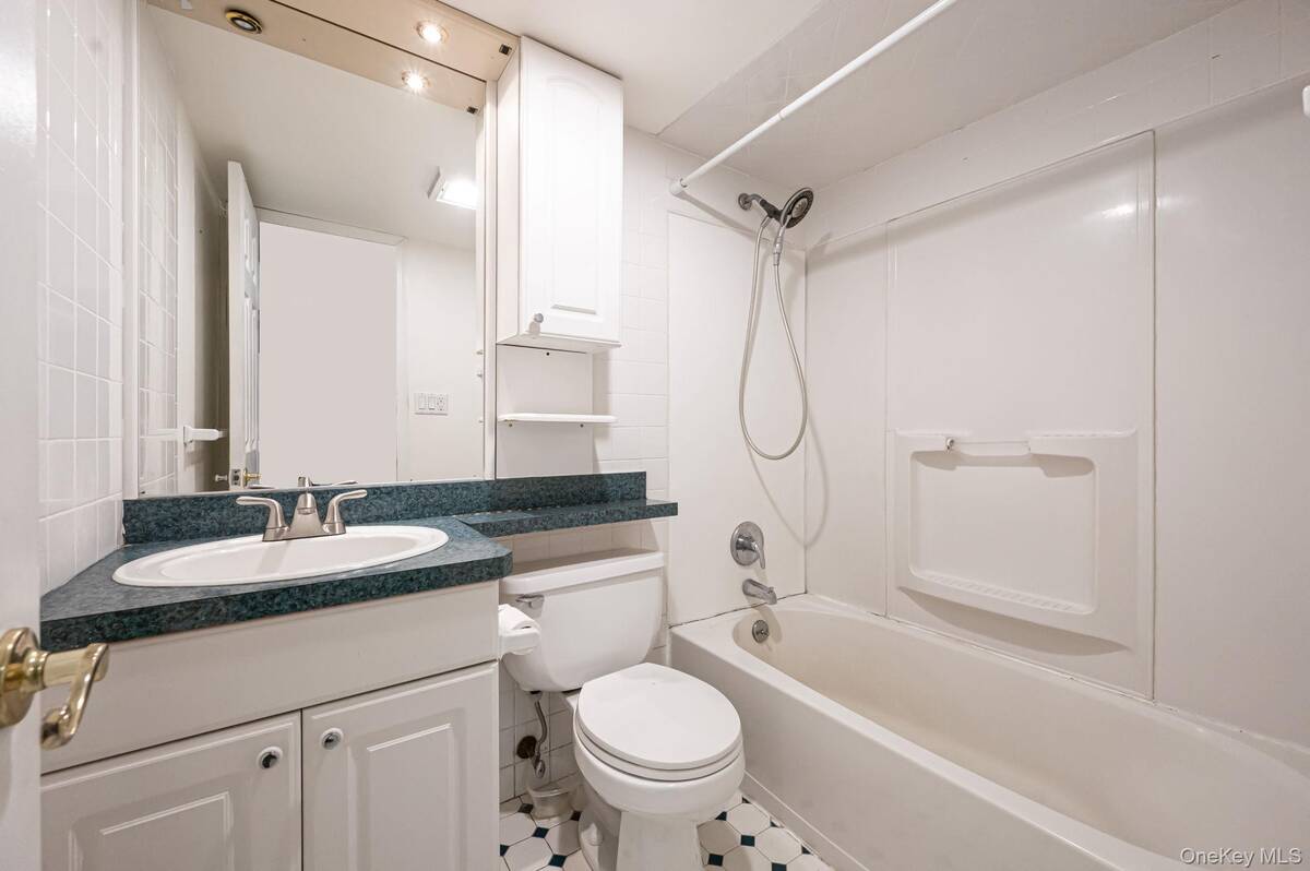 #27 photo, 1616 Madison Avenue, West Islip , NY 11795