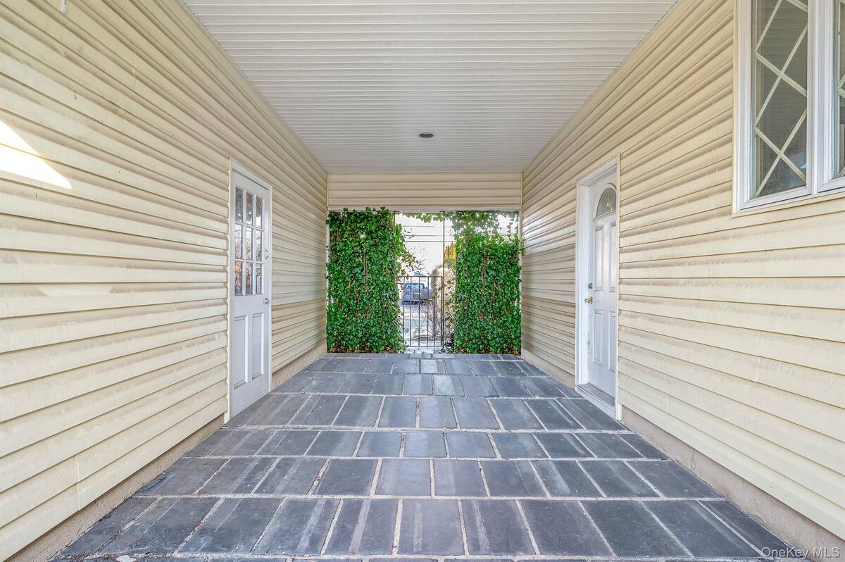 #32 photo, 1616 Madison Avenue, West Islip , NY 11795