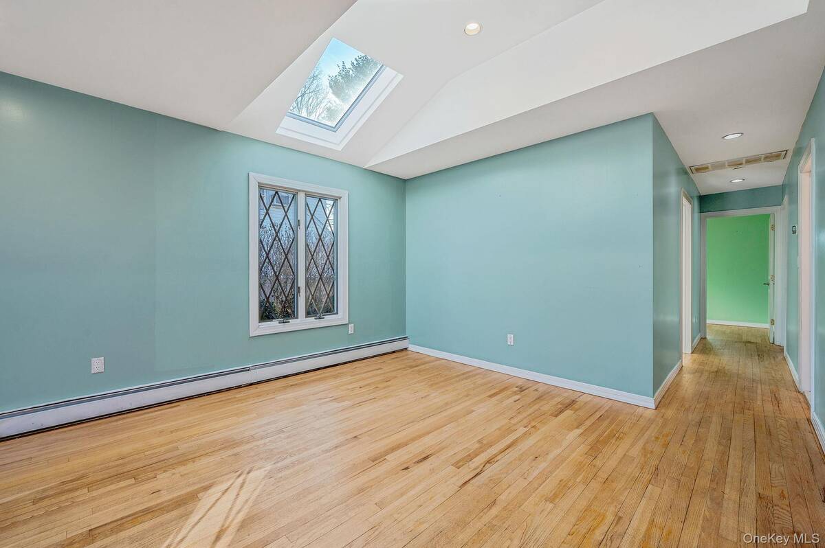 #7 photo, 1616 Madison Avenue, West Islip , NY 11795