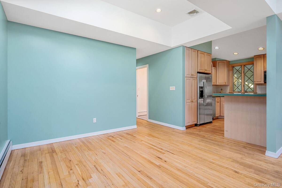 #8 photo, 1616 Madison Avenue, West Islip , NY 11795