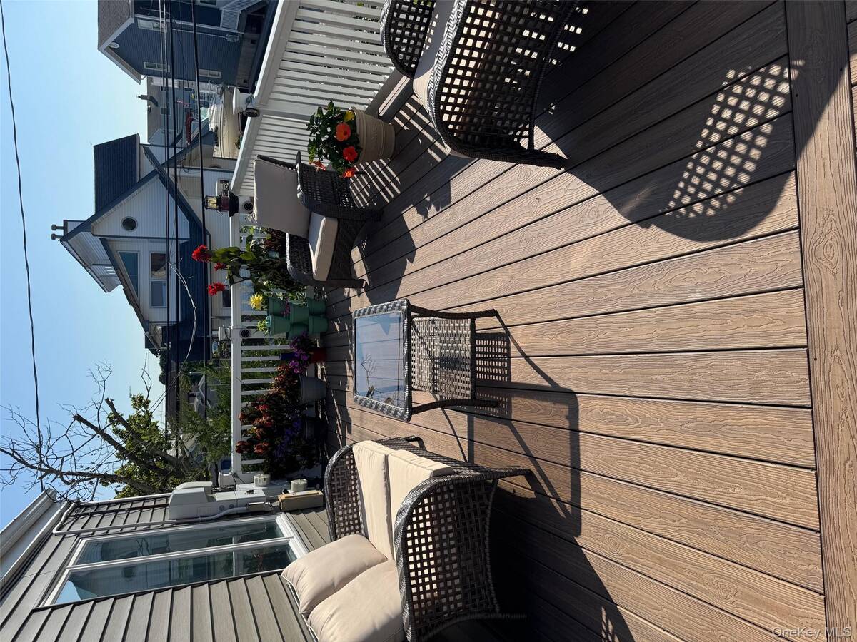 #12 photo, 729 South 9th Street, Lindenhurst , NY 11757