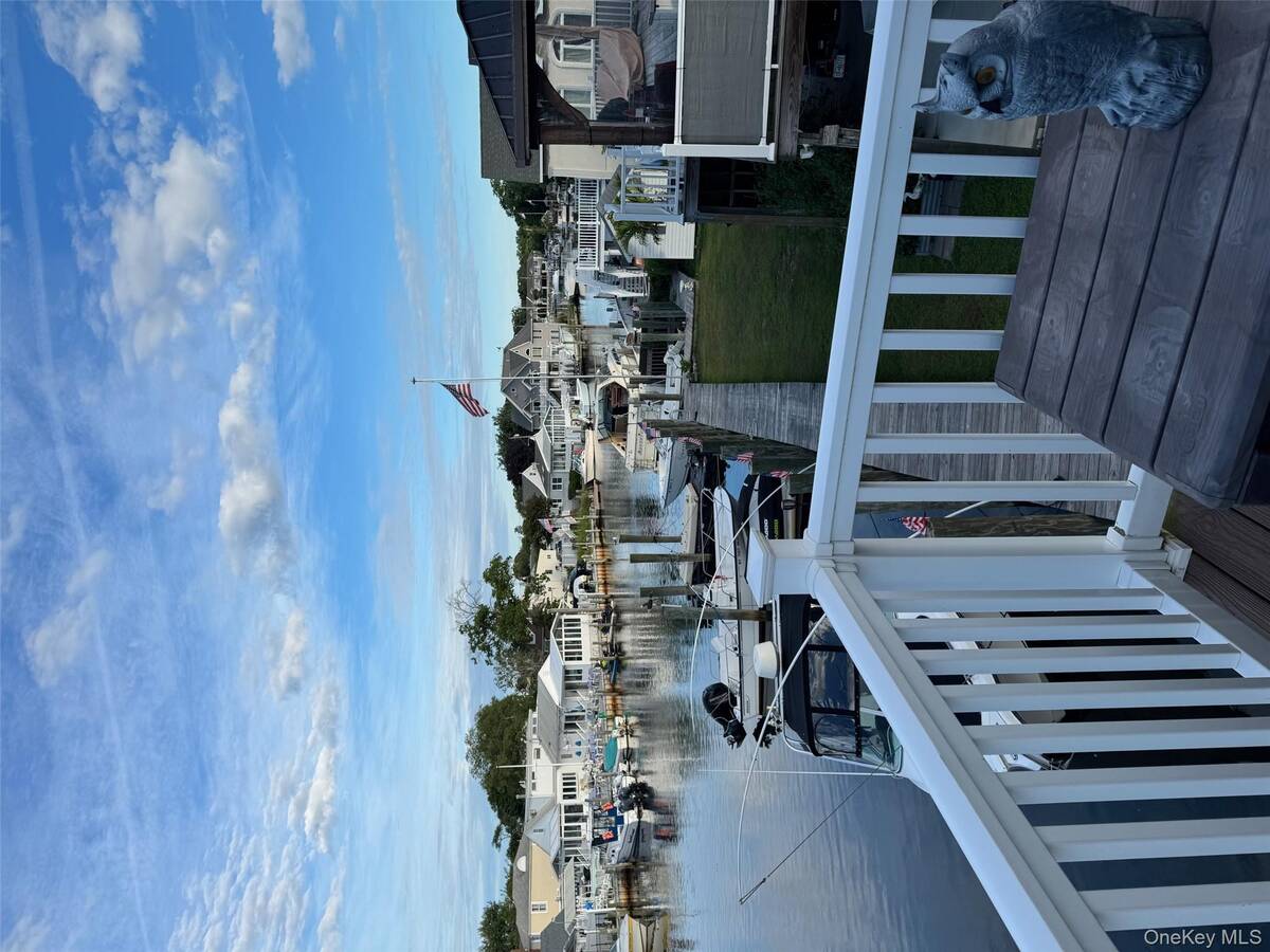 #2 photo, 729 South 9th Street, Lindenhurst , NY 11757